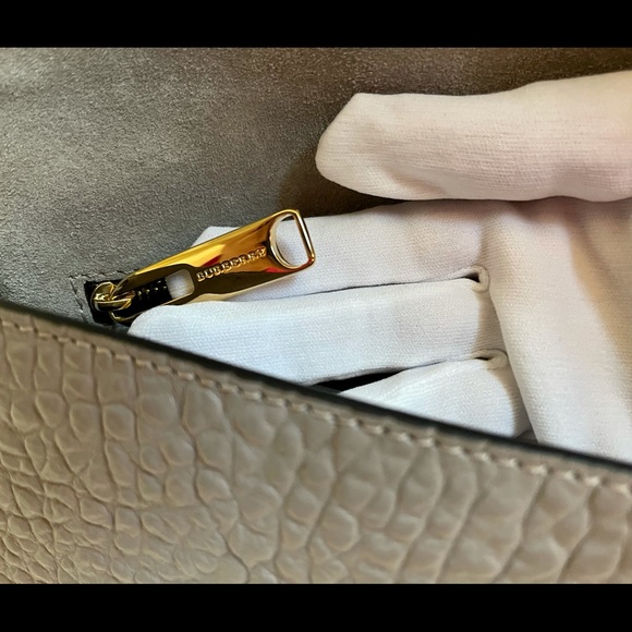 👛SALE!! “BURBERRY” 💯% Authentic Clutch/Shoulder Bag - Picture 6 of 8